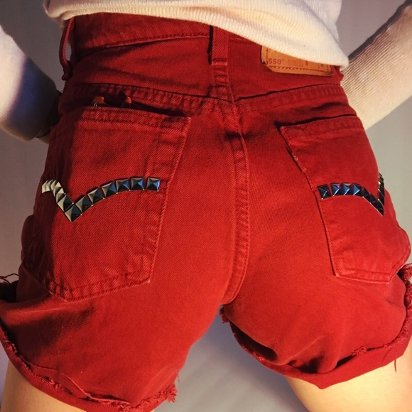 Cute red Levi’s shorts! - Picture 2 of 2